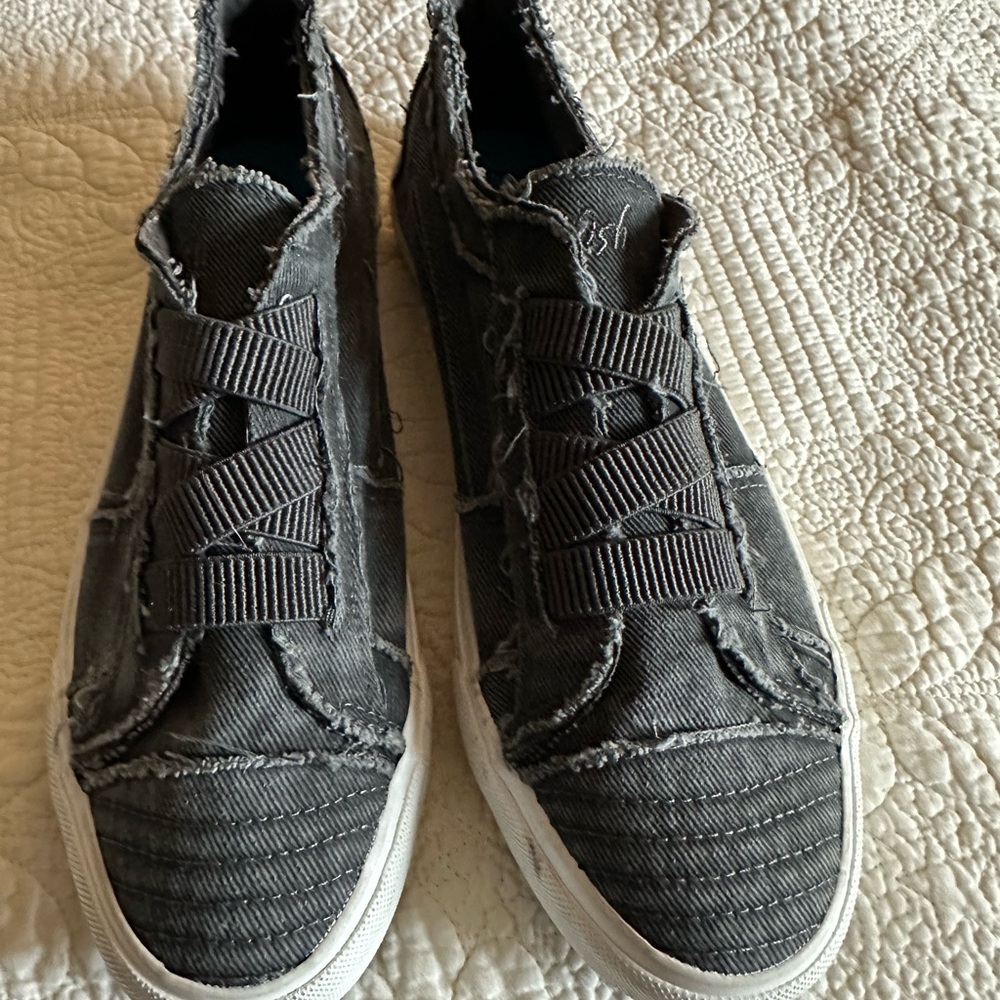 Gray Slip-On blowfish Sneakers